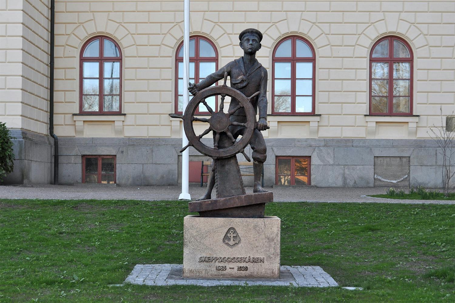 staty vid skeppsgossekasernen anckarstierna karlskrona h2yfj8bvflP jpr4VJm